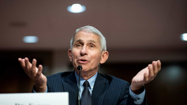 EUA podem entrar na primavera de 2022 com pandemia controlada, diz Fauci