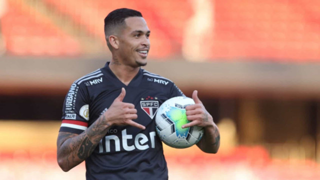 Com gol de Luciano, São Paulo bate Sport e se garante na liderança do Brasileirão