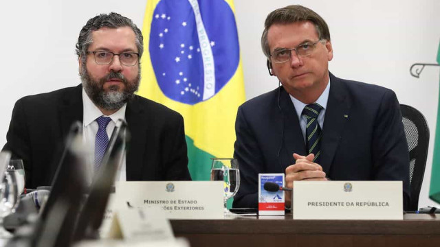 Uma semana após voo frustrado para a Índia, governo ainda não conseguiu trazer vacinas