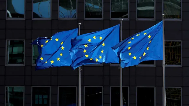 
                    UE fecha entendimento preliminar e avança em acordo comercial com os EUA
                