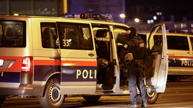 Ministro classifica ataque em Viena como "terrorista islâmico"