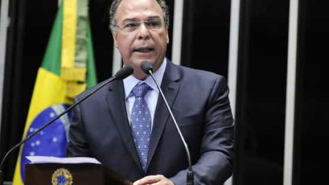 Líder no Senado se diz 'surpreso' com apoio de Bolsonaro a candidata no Recife