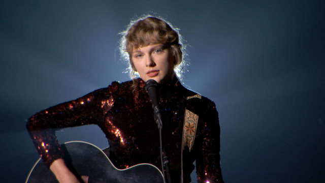 Taylor Swift recebe título de doutora honorária da Universidade de Nova York