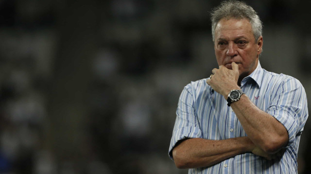 Abel Braga lamenta queda na Libertadores, mas crê em coisas boas no Brasileirão
