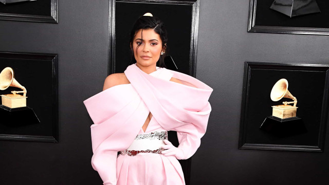 Kylie Jenner é muito criticada após mostrar viagem em jato privado