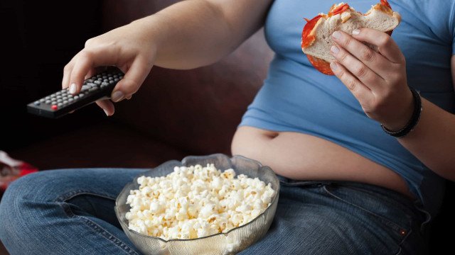 Sedentarismo e má alimentação são causas da gordura no fígado