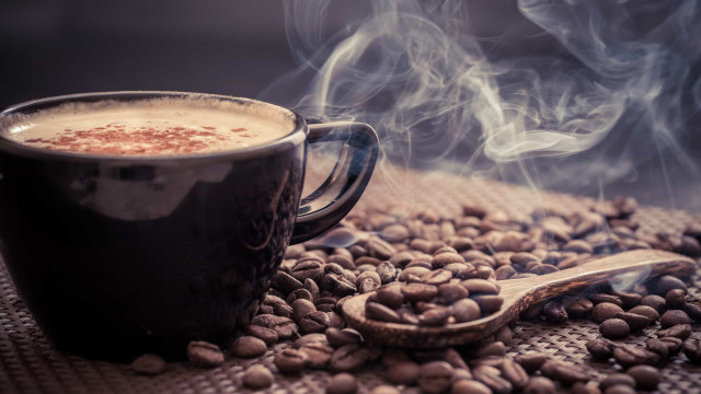 Com custo marítimo alto, café especial do Brasil viaja de avião