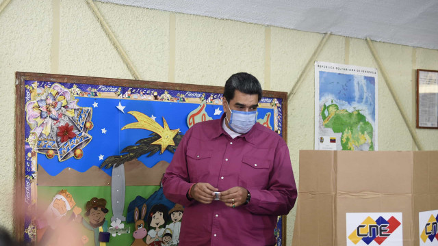 Maduro vence eleições parlamentares na Venezuela em votação esvaziada