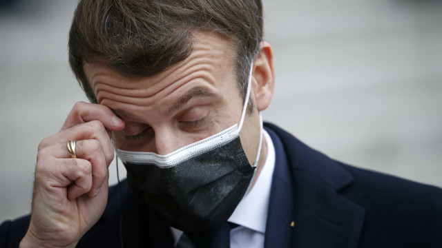 Emmanuel Macron tem "tosse, febre e está muito cansado"