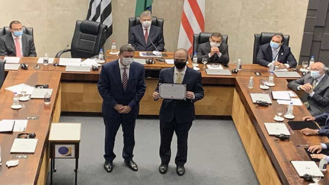 TRE-SP entrega diplomas presenciais e virtuais a Covas e vereadores eleitos
