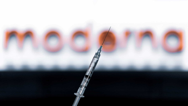 Moderna diz que atuais vacinas provavelmente são menos eficazes contra Ômicron