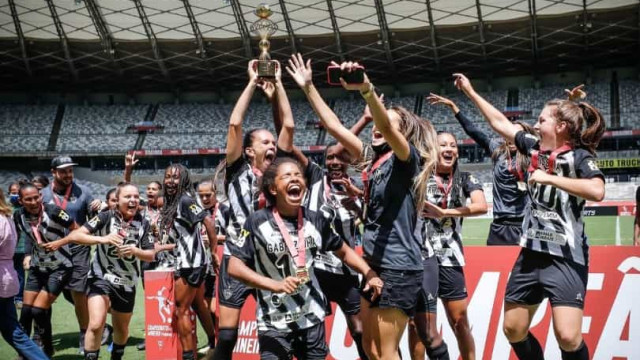 Atlético-MG bate Cruzeiro nos pênaltis e conquista Mineiro Feminino