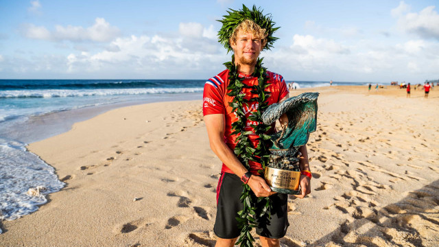 John John Florence ganha de Gabriel Medina na final do Pipe Masters, no Havaí