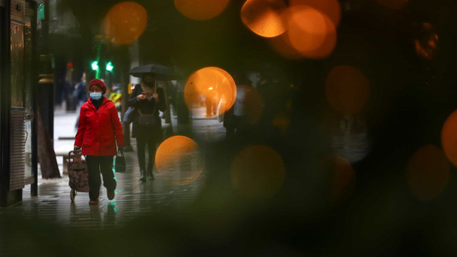 Quase 40 mil novos casos no Reino Unido. Número de óbitos supera 700