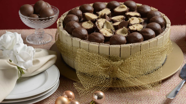 Aprenda a fazer a deliciosa Torta Charlotte com bombons de chocoloate