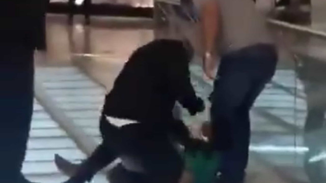 Seguranças arrastam e retiram jovens negros de shopping na Bahia