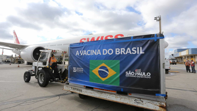 Com 10,8 milhões de doses, SP garante estoque para iniciar vacinação
