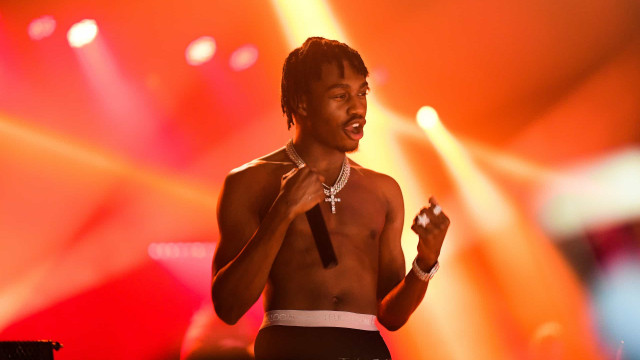 Rapper Lil Tjay operado de emergência após ser baleado em tiroteio
