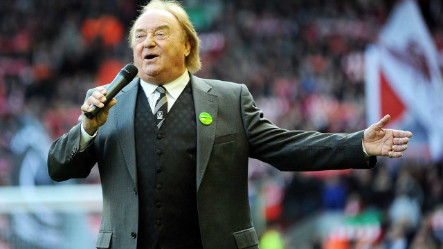 Morre cantor de 'You'll Never Walk Alone', hino da torcida do Liverpool