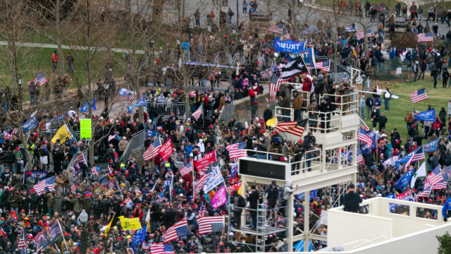 Capitólio invadido por manifestantes a favor de Trump