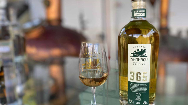 Cachaça lança Sanhaçu 365 com garrafa para cada dia do ano
