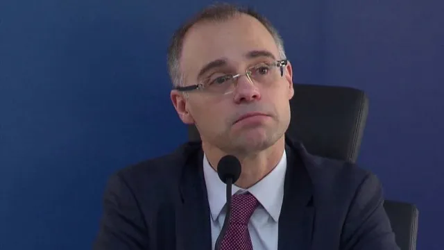 
                    Instituto do qual Mendonça se afastou recebeu R$ 11,5 milhões de órgãos públicos sem licitação
                