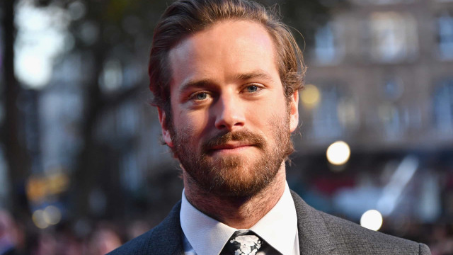 Armie Hammer é interrogado pela polícia após vídeo de mulher amarrada