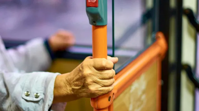 
                    Oito cidades recuam e voltam a cobrar passagem de ônibus após tarifa zero, diz estudo
                