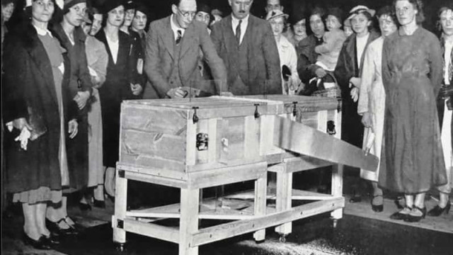 Mágicos marcam os 100 anos do truque de cortar pessoas ao meio