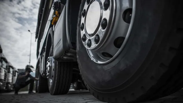 
                    Mercado de caminhões usados dispara 300% e ganha protagonismo em 2026
                