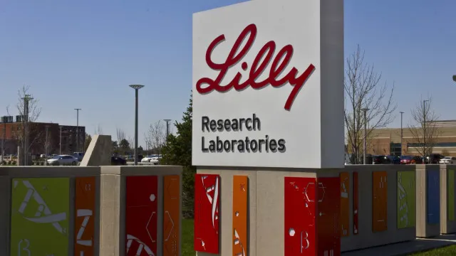 Eli Lilly processa seis empresas nos EUA por venda ilegal de retatrutida, molécula ainda em pesquisa