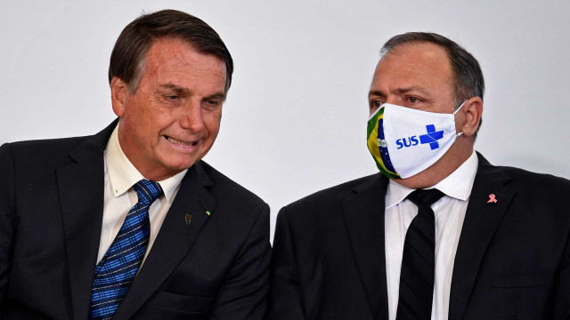 Como prêmio de consolação, Bolsonaro pretende manter Pazuello em cargo no governo