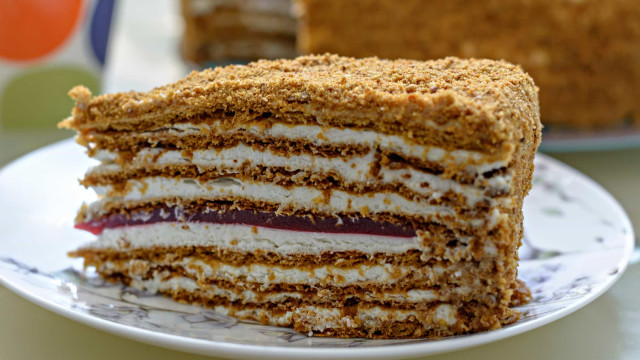 Bolo cremoso de bolacha tradicional, uma delícia caseira