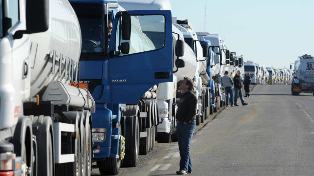 Falta de cadastro é nó para auxílio a caminhoneiros proposto por Bolsonaro