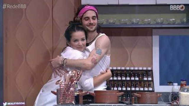 Flerte entre Fiuk e Juliette no BBB 21 ganha funk e viraliza