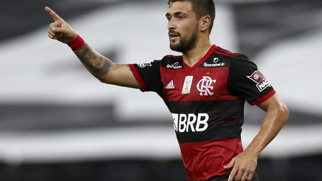 Arrascaeta comemora volta após 14 jogos fora do time do Flamengo: 'Feliz demais'