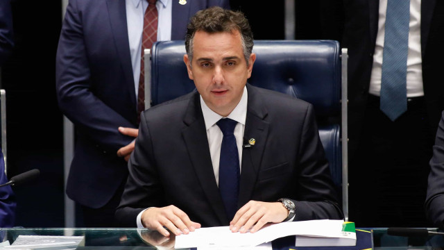 Pacheco diz que vacinação e auxílio serão tratados com prioridade pelo Senado