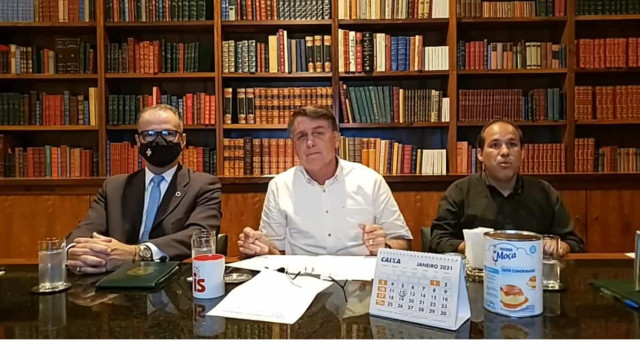 'Da minha parte ninguém vai me representar na Anvisa', diz Bolsonaro