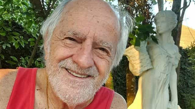 Aos 88 anos, ator Ary Fontoura é vacinado contra a Covid-19