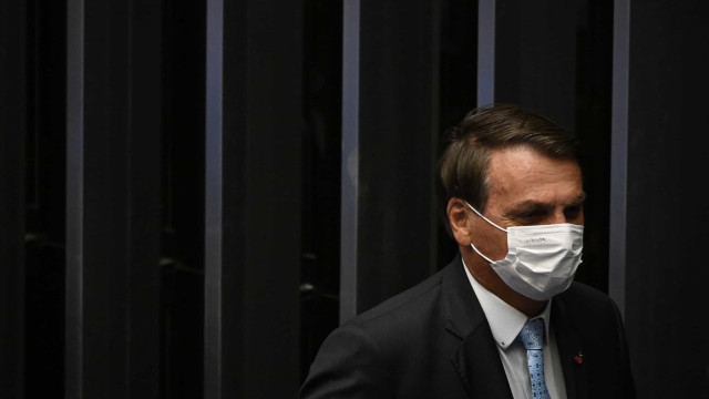 Ninguém está fazendo nada errado ou jogando fora, diz Bolsonaro sobre produção de cloroquina