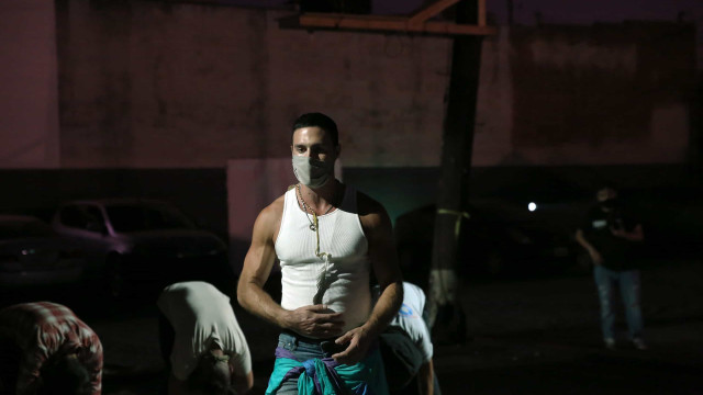 Shia LaBeouf nega acusações de abuso feitas por sua ex-namorada FKA Twigs