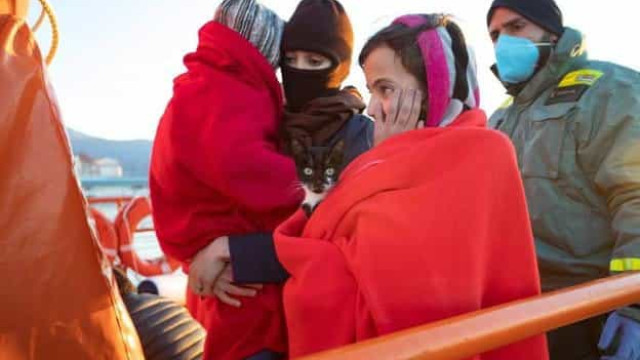 Menina que fugia de Marrocos para Espanha trazia nos braços o seu gato