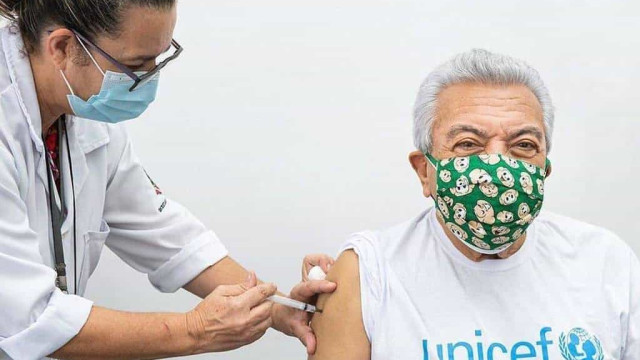 Aos 85 anos, Mauricio de Sousa é vacinado contra a Covid-19