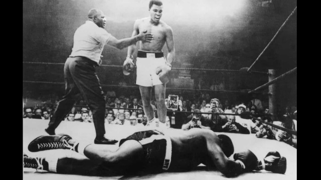 Biografia expõe homem que carregou fardo da lenda do boxe Muhammad Ali
