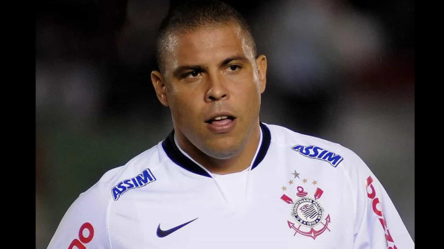 Dez anos depois, colombiano guarda última camisa de Ronaldo como troféu