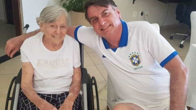 Mãe de Bolsonaro é vacinada no município paulista de Eldorado