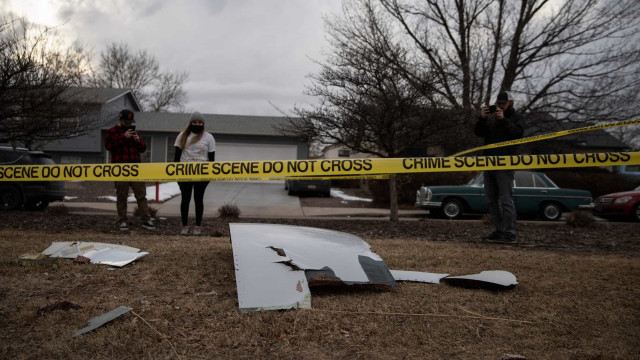 As imagens dos destroços de avião que caíram do céu em Denver