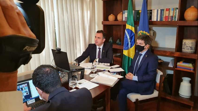 Pfizer diz que não aceita condições de Bolsonaro para vender vacina ao Brasil