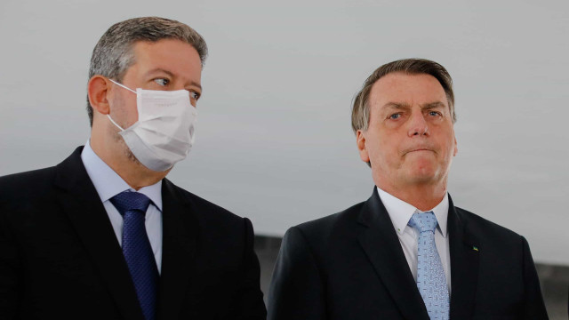 Bolsonaro diz que pediu pra Lira pautar projeto do 'álcool desde a refinaria'