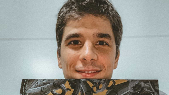 Filho de Benito Di Paula, Rodrigo Vellozo lança 'Não Canto em Vão'